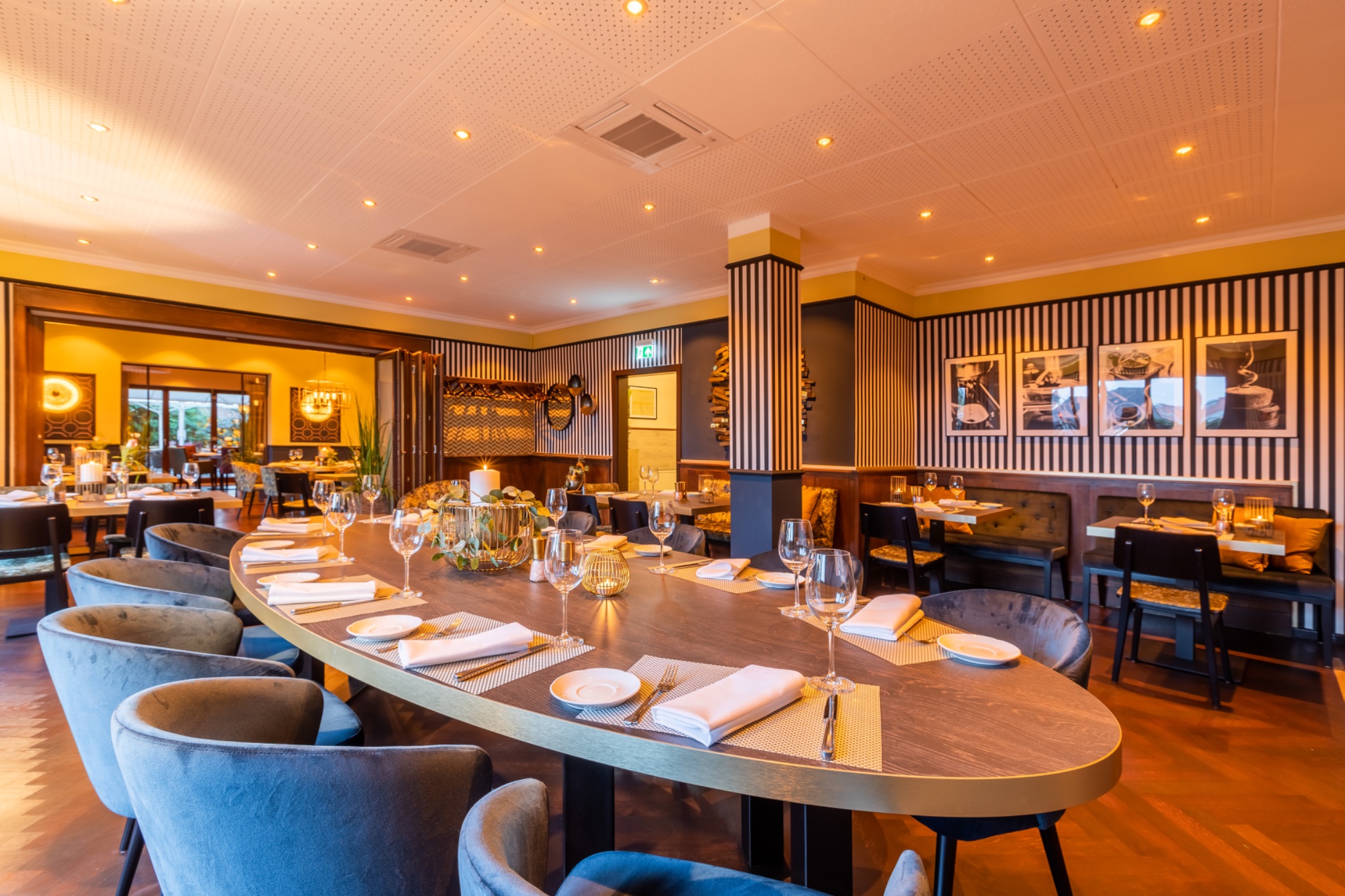 Werbefoto burgdorfs restaurant hotel interior ovaler tisch